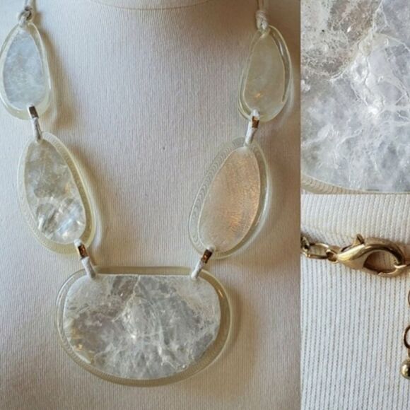 WHITE SHELL STATION STATEMENT BOUTIQUE KNOTTED ARTIST RESORT BEACH WEAR NECKLACE - Picture 1 of 3